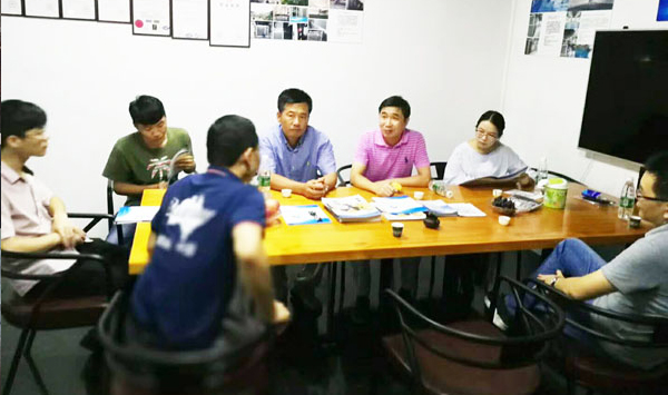 廣東海洋大學(xué)和英國南威爾士大學(xué)教授帶領(lǐng)研究生一行來廠進(jìn)行指導(dǎo)和技術(shù)交流